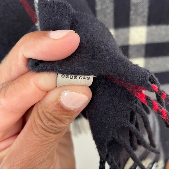 Burberry Scarf - Picture 8 of 9